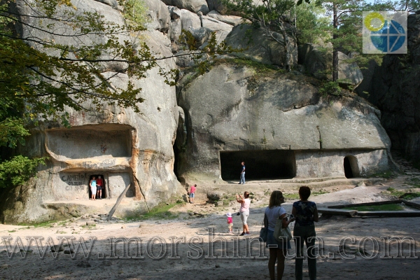 Скелі Довбуша и печери.Моршин.Екскурсії.Фото.