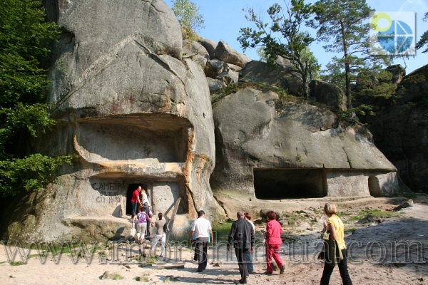 Скелі Довбуша и печери.Моршин.Екскурсії.Фото.